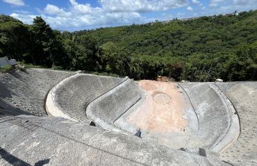 Obra de contenção definitiva na encosta do Conjunto João Sampaio entra na reta final