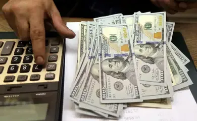Dólar sobe para R$ 5,67 após oito quedas consecutivas