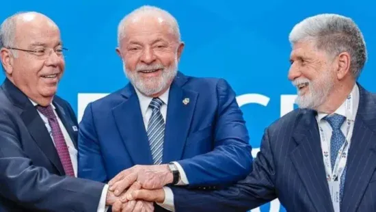 Os motivos que fazem Lula não entrar em atrito com Trump sobre deportados