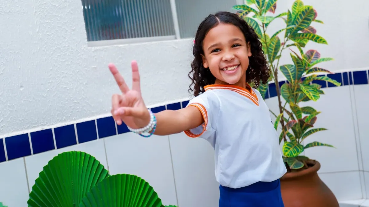 Saiba quem é a aluna de escola pública em AL que viralizou pela fluência em inglês