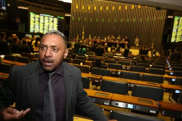 Polícia Civil de SP investiga deputado Tiririca por importunação sexual