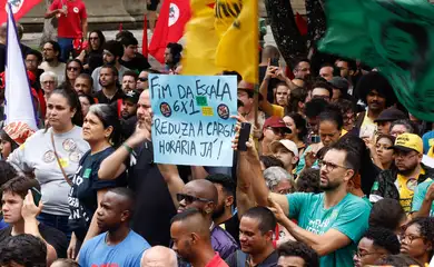 Seis em cada 10 brasileiros apoiam a redução da jornada de trabalho