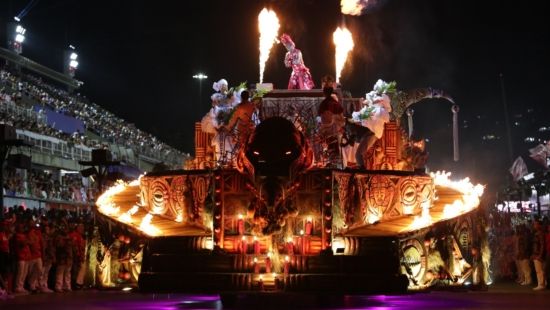 Carnaval: segunda noite de desfiles no Rio tem homenagem a orixás e trem fantasma