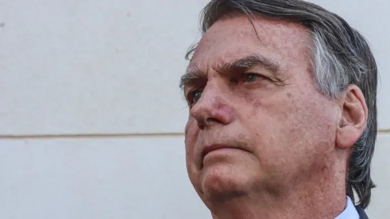 Bolsonaro diz que articula com senadores para barrar indicação feita por Lula ao STM