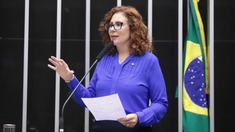 Por unanimidade, STF condena Carla Zambelli a 10 anos de prisão