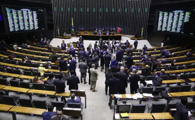 Projeto que aumenta número de deputados para 531 tem urgência aprovada