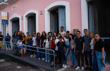 Visita de estudantes à Biblioteca Pública abre Semana da Pessoa com Deficiência na Semed