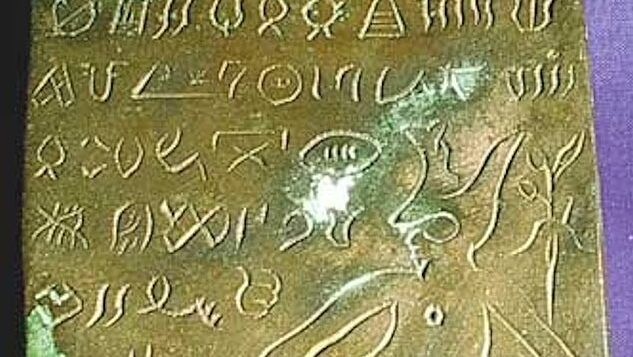 Cientistas oferecem US$ 1 milhão para quem decifrar placas de população que viveu há mais de 5 mil anos