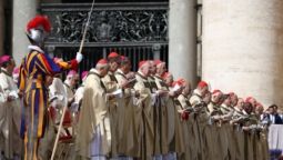 Quais são os próximos passos da Igreja Católica para a escolha do novo papa?