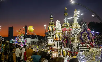 Rosas de Ouro é campeã do carnaval das escolas de samba de São Paulo