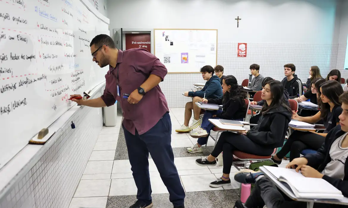 Carteira nacional do professor será entregue em outubro, anuncia MEC