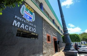Prefeitura de Maceió paga salário de servidores nesta terça (26)