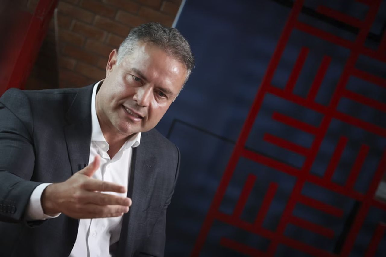 Para ajudar o pai, Renan Filho admite disputar governo de AL em 2026