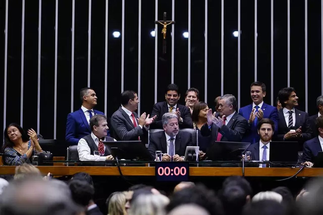 Câmara aprova texto-base da nova regra fiscal; entenda a mudança feita na última hora pelo relator