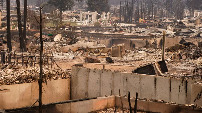 EUA declaram emergência; incêndios florestais assolam Noroeste do país