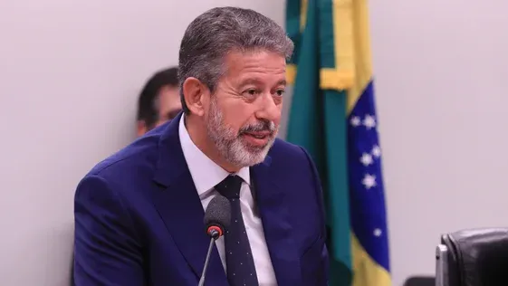 Lira é autorizado por Moraes a visitar Bolsonaro na véspera do julgamento
