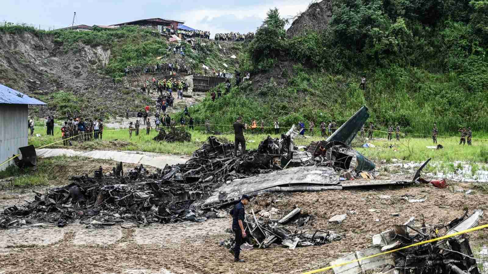 Dezoito pessoas morrem em acidente de avião no Nepal; apenas piloto sobrevive