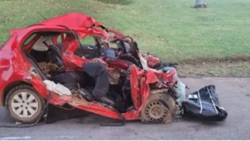 Acidente entre carro e caminhão deixa cinco mortos em Goiás