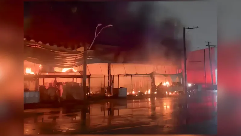 Incêndio atinge pavilhão de frutas no Ceagesp; não há vítimas