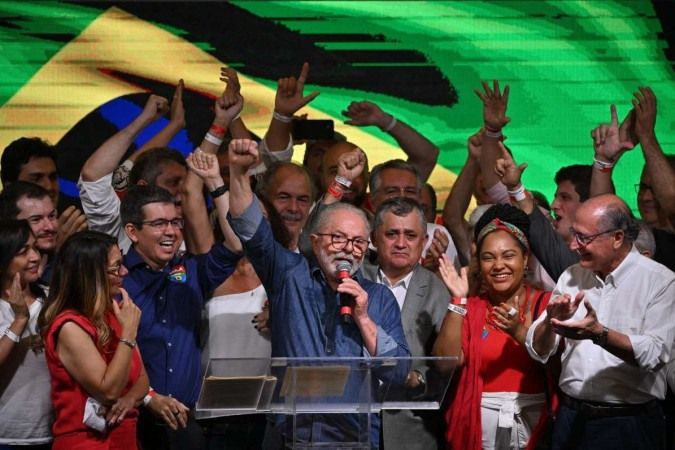 Eleito presidente pela 3ª vez, Lula declara: "O Brasil está de volta"