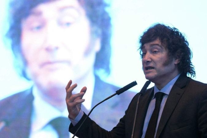 Javier Milei anuncia demissão de 70 mil funcionários públicos