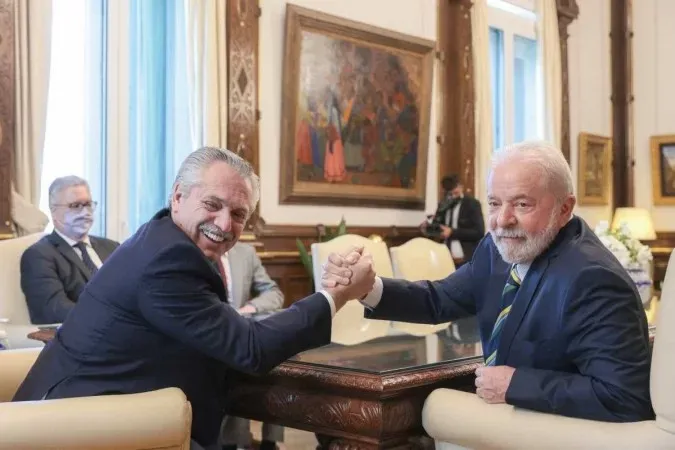 Lula recebe 12 líderes da América do Sul; grupo busca resgatar união perdida