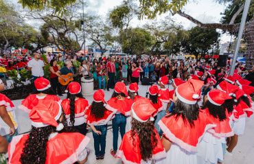Crianças emocionam o público com Cantata Natalina, no Parque do Centenário