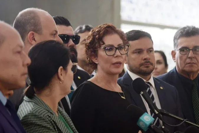 Após condenação no STF, Zambelli diz que deixou o Brasil "já faz alguns dias"