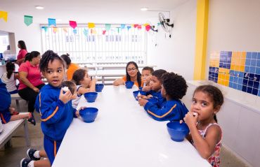 Investimento na compra de alimentos cresce mais de 100% e Maceió vira referência em merenda escolar