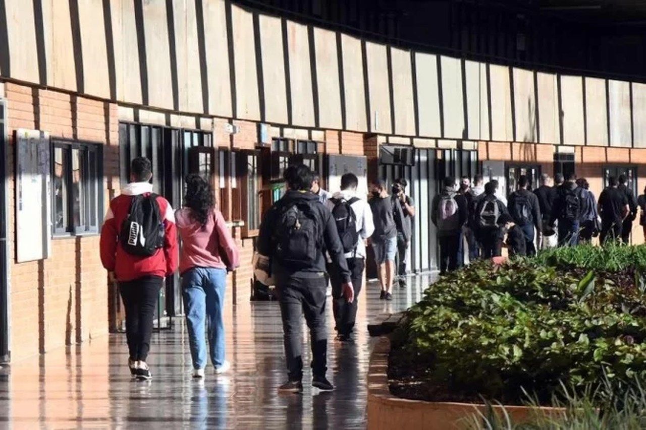 MEC: após bloqueio de verba, Lula exalta universidades criadas pelo PT