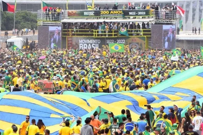 7 de Setembro vira comício com multidão; oposição vai ao TSE