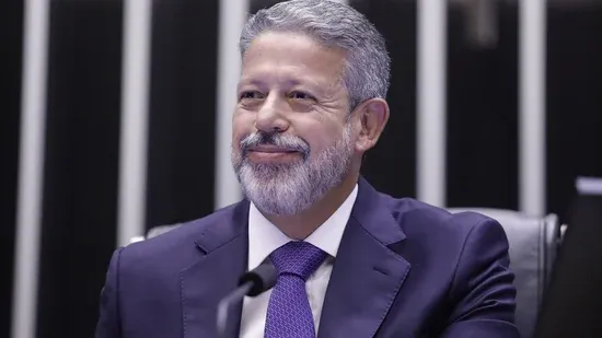 Lira avalia reduzir alíquota para a alta renda em projeto sobre IR
