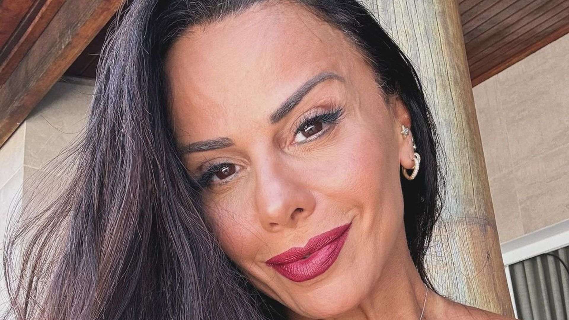 Viviane Araújo relata perrengue íntimo no Carnaval: ‘Dois lados para fora’