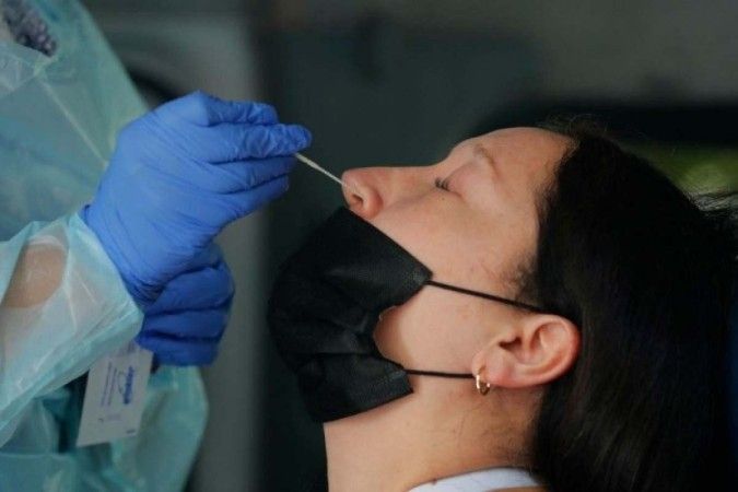 Casos de covid no Brasil aumentam 151% em janeiro, maior alta em 10 meses