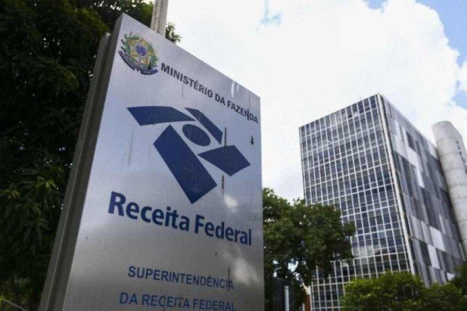 Leilão da Receita Federal tem carros e PS5 a partir de R$ 1,4 mil