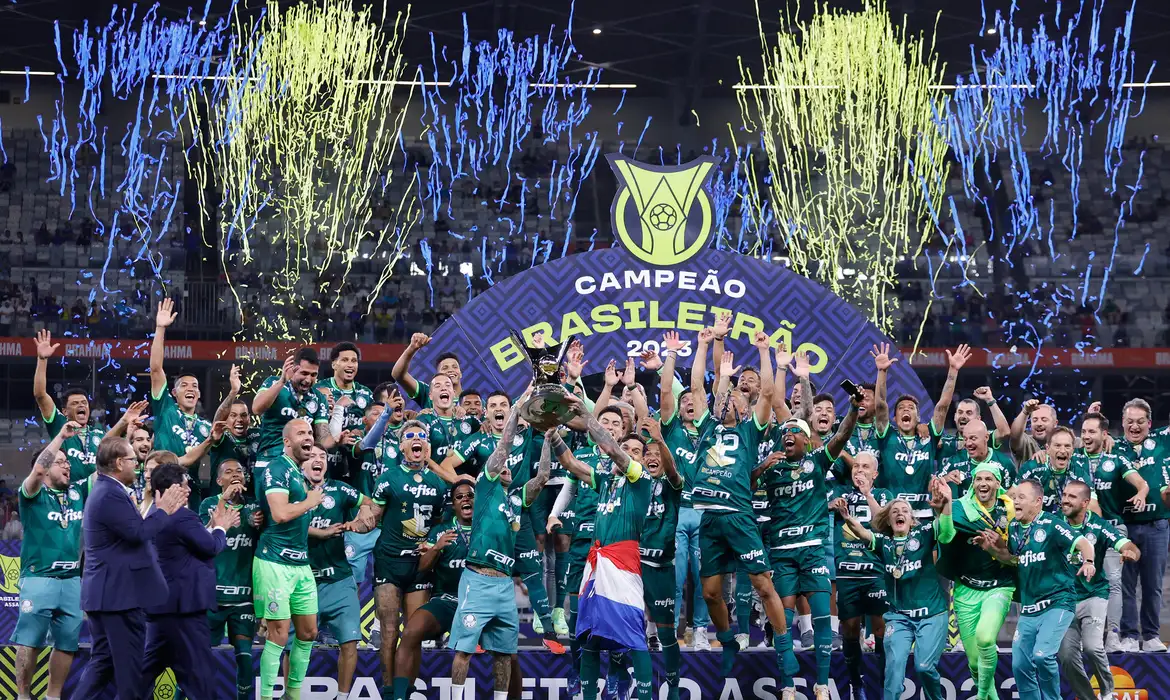 Em festa do título, jogadores do Palmeiras provocam Santos, Flamengo e jogadores do Botafogo