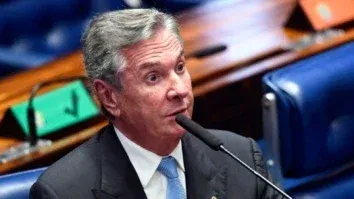 Moraes suspende passaporte diplomático de Fernando Collor