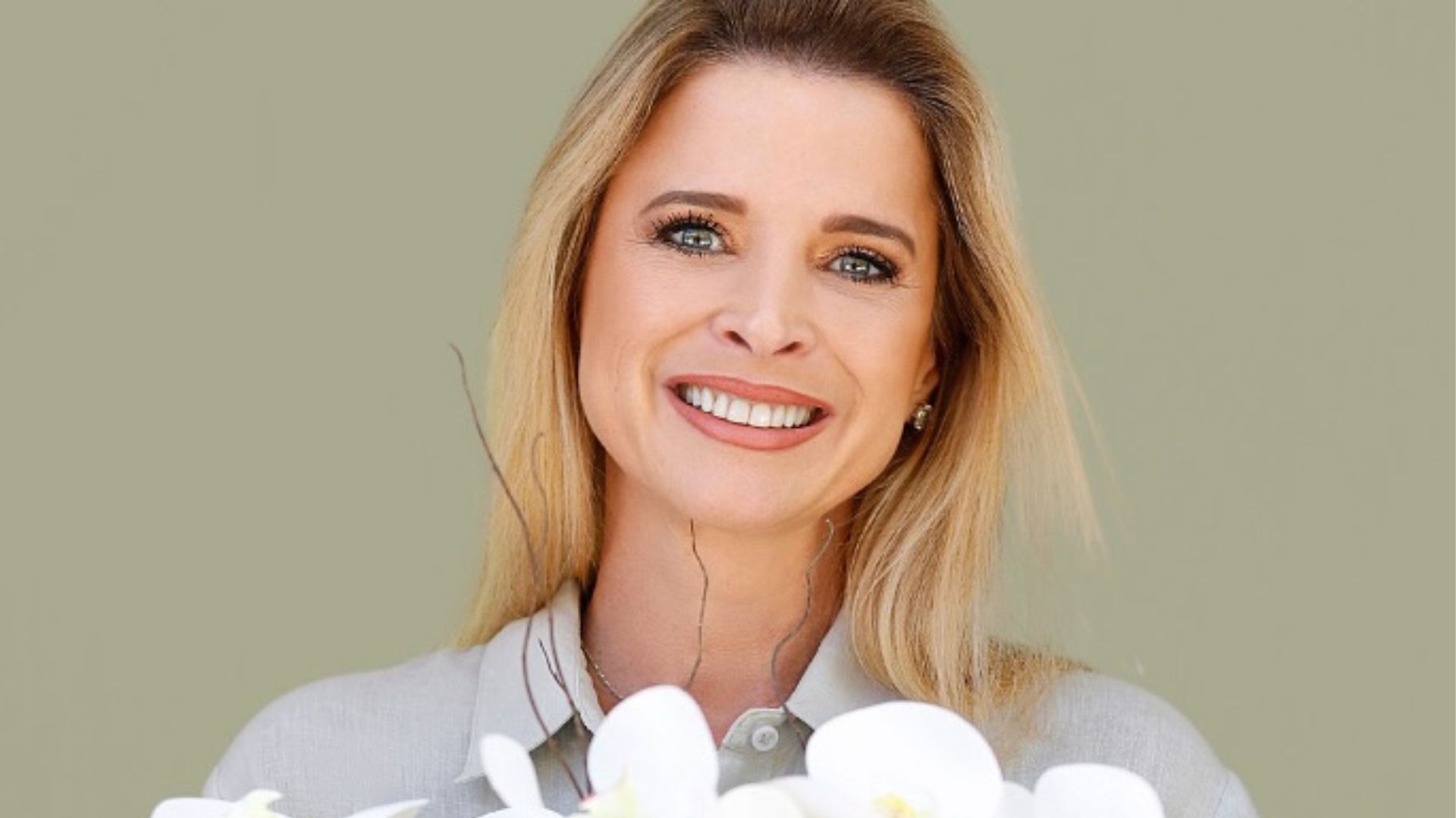 Ex-âncora do ‘Fantástico’ e condenada na Lava-Jato, Claudia Cruz se tornou vendedora de flores