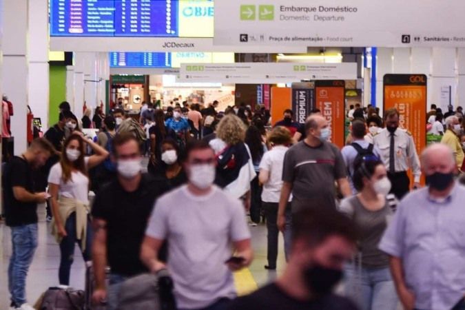 Aeroportos voltam a exigir máscaras a partir desta sexta-feira (25)