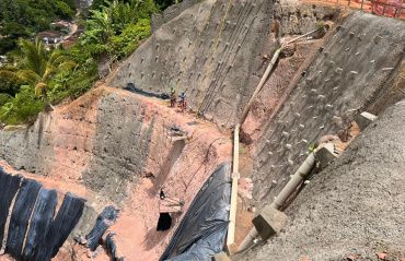 Obras de contenção da encosta na Grota da Alegria estão 60% concluídas
