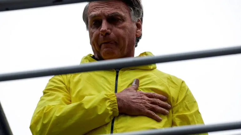 Bolsonaro passa mal e é internado em hospital no Rio Grande do Norte