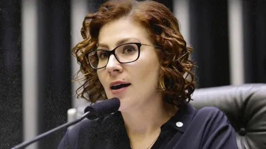 Moraes determina prisão de Zambelli e pede abertura de extradição