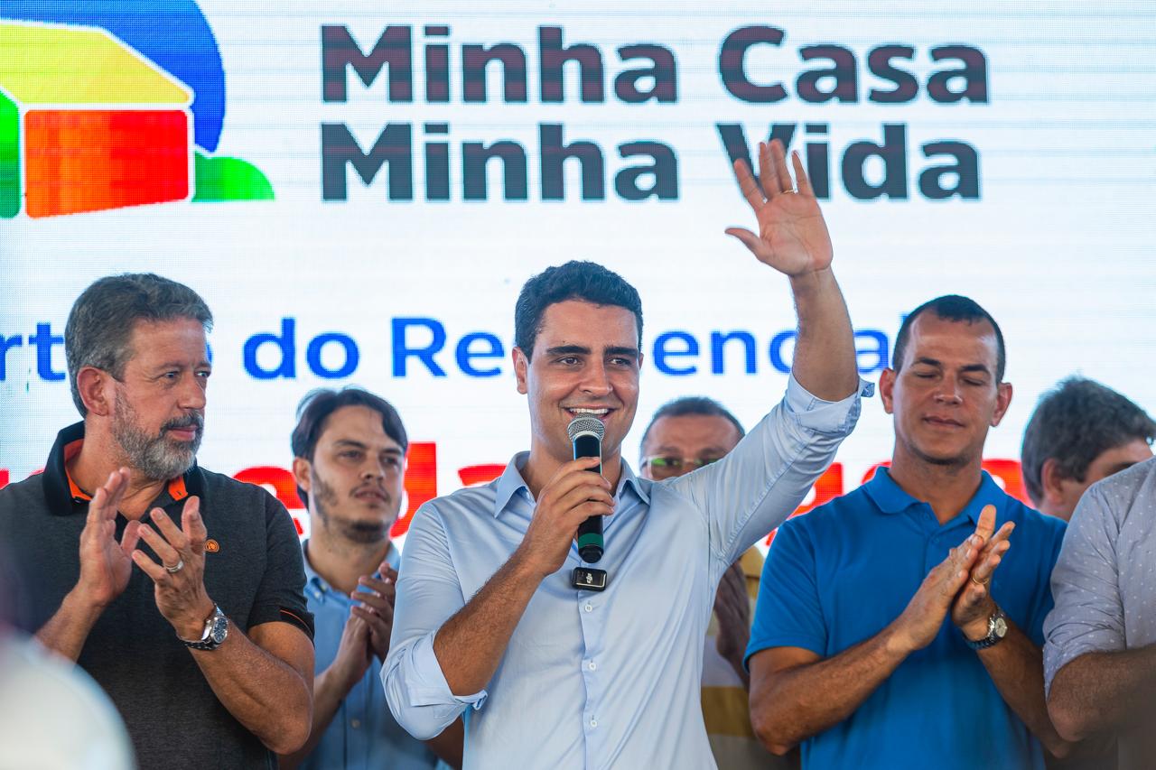 Prefeito JHC sorteia novos apartamentos do Residencial Parque da Lagoa