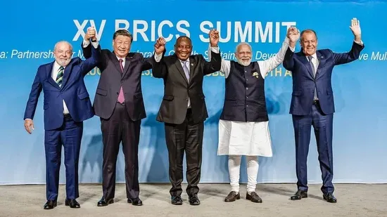 Trump volta a ameaçar países do Brics: ‘vamos tarifá-los em 10%’