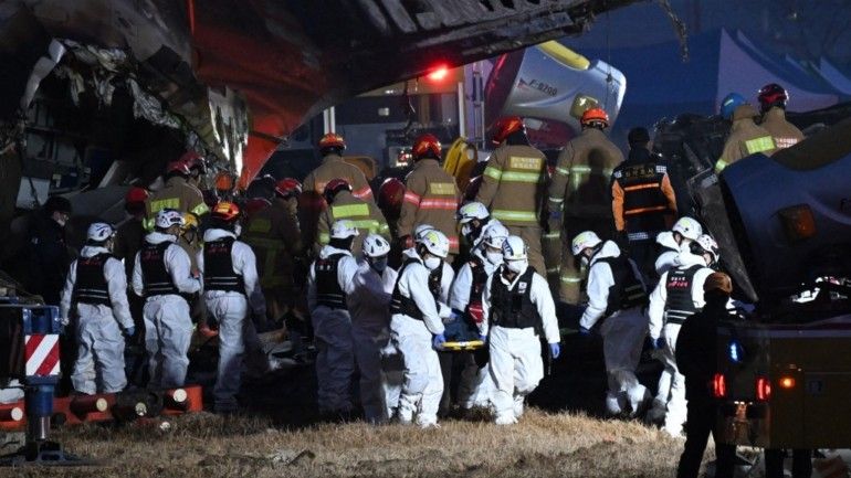 Avião explode na Coreia do Sul e deixa dezenas de pessoas mortas
