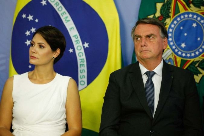 Justiça rejeita indenização a Bolsonaro e Michelle por móveis no Alvorada