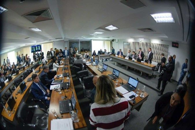 Senado aprova projeto que autoriza castração química voluntária para estupradores