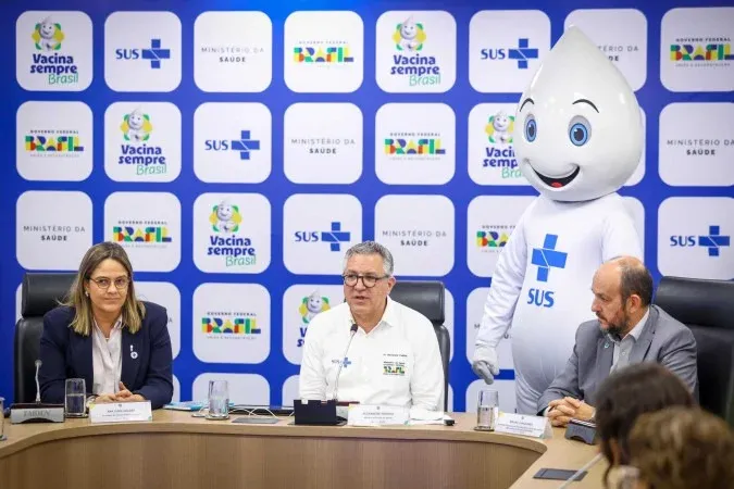 Mutirão de vacinação vai às escolas públicas