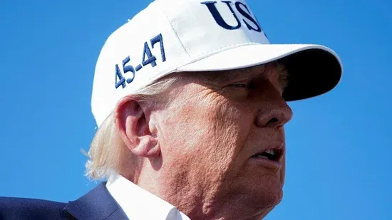 Trump anuncia tarifas adicionais de 25% ao Japão e à Coreia do Sul