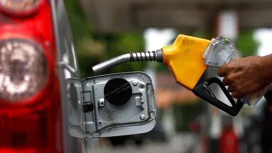 Com corte da Petrobras, preço da gasolina nos postos pode cair até R$ 0,12; entenda